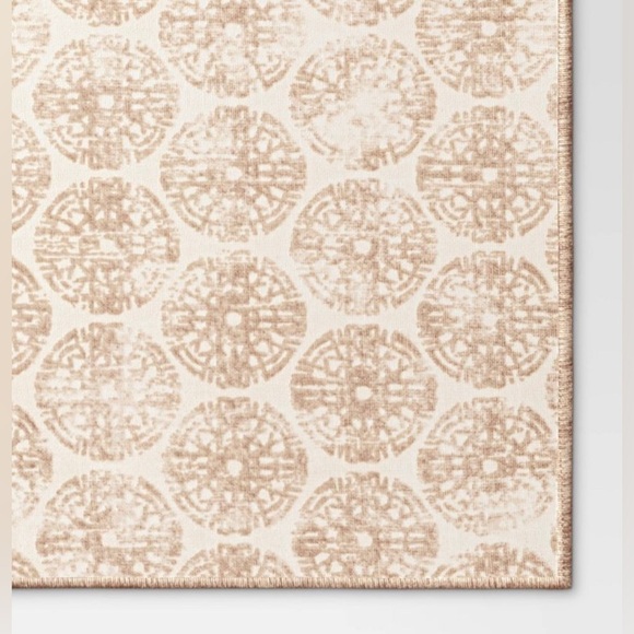 NWT set of 6 threshold beige medallion placemats 14”x19” each - Picture 2 of 7